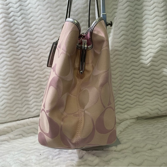 Coach Purse - Peony pink - Picture 5 of 15